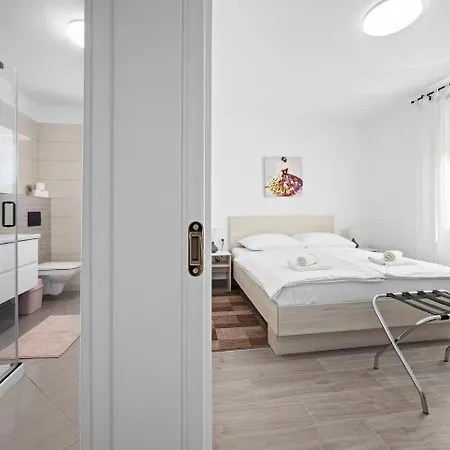 Gardenia アパート ポレッチ